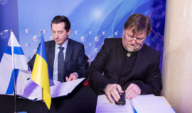 Podpisanie umowy partnerskiej pomiędzy miastami z Finlandii i Ukrainy na VIII EKS